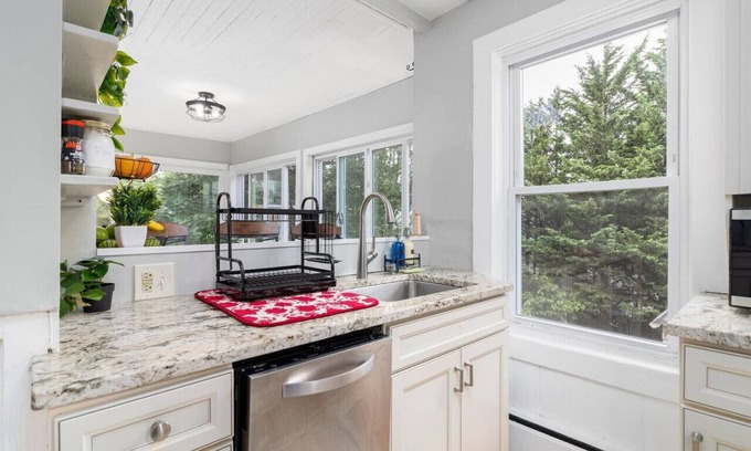 Providence Apartment | Townhouse In Providence close Brown/JWU/Hospitals