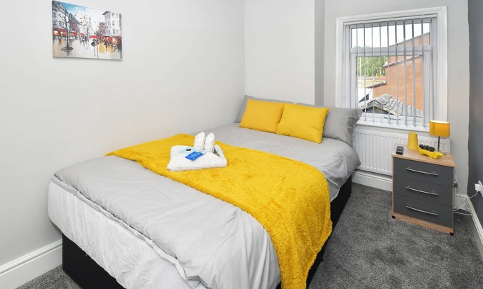 Crewe House | Townhouse @ Lawton Street Crewe - SUPERIOR DOUBLE WITH TV