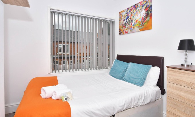 Crewe House | Townhouse @ Lord Street Crewe - Double Room