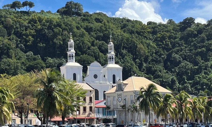 Tartane House | Townhouse perched above the market! Immersion in the heart of St Pierre.