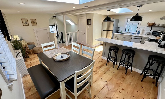 Yachting Village Hotel | Townhouse Style 2 Bed/1.5 Bath/Apartment (Sleeps 6) w/Parking in Downtown Newport