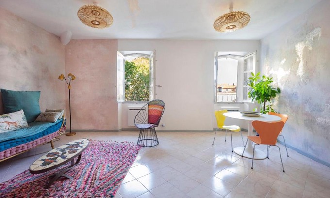 6th Arrondissement Apartment | Très bel appartement avec une jolie vue dans le quartier prisé de Vauban