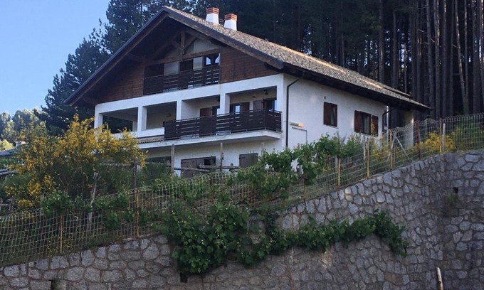 Lorica House | Tra il bosco e il lago