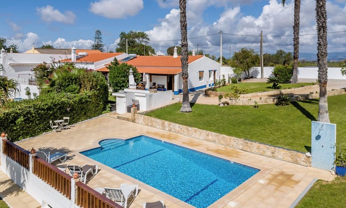Lagoa e Carvoeiro House | Traditional Algarve home with private pool, air conditioning near Praia Marinha