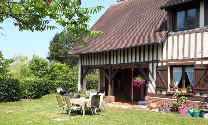 Le Torquesne Cottage | Traditional and modern Normandy house. large private garden.