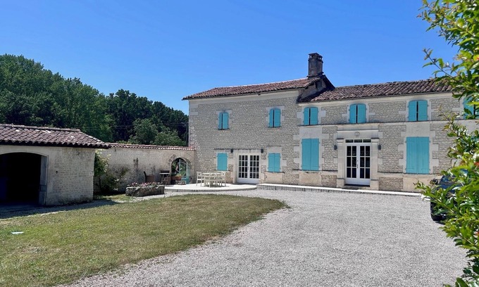 Juillac-le-Coq House | Traditional Charentais villa near Cognac, with private heated pool and garden