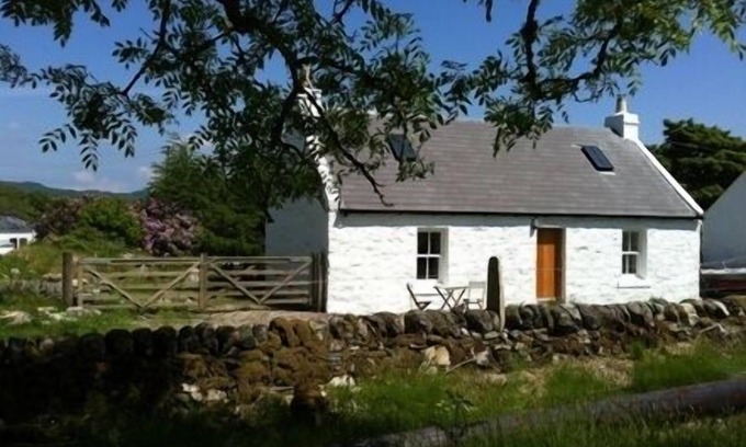 Tarbert Cottage | Traditional Cottage In A Beautiful Peaceful Location Close To The Sea