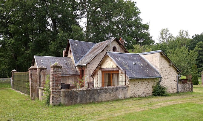 Raizeux House | Traditional Holiday Home in Raizeux with Terrace