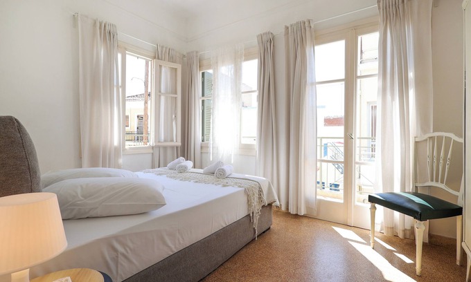 Aegina Town Apartment | Traditional house with large yard near the port. n
