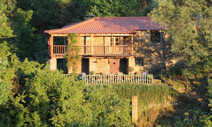 Cerdeira Cottage | Traditional stone house with pool in central Portugal
