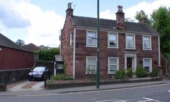 Bothwell Apartment | Traditional2-bed conversion in Bothwell village, near Glasgow