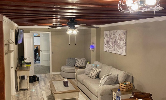 New Bethlehem Apartment | Trail-side Stay