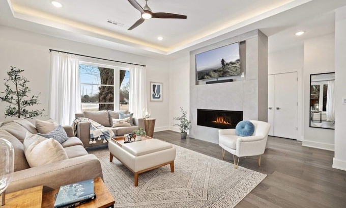 Downtown House | Trailblazer - On Slaughter Pen Trail