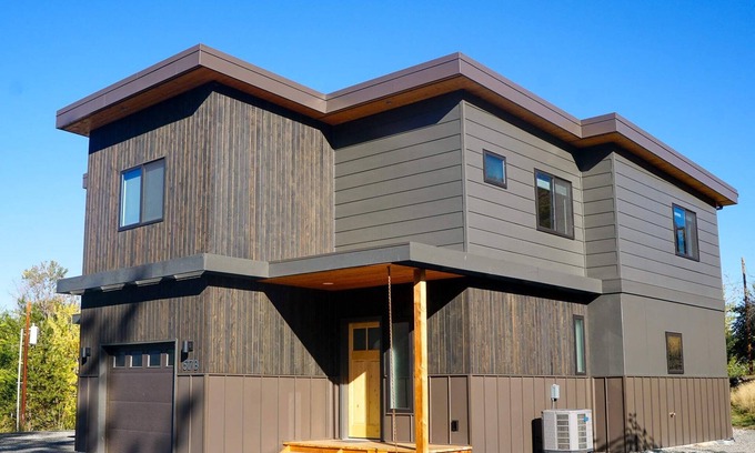 Winthrop House | Trails End B - 3 bedroom modern Winthrop townhome