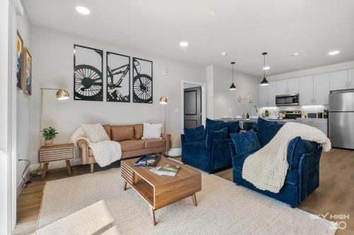 Rogers Apartment | Trails End Here, Pool, King Beds, Gym, Lux Apt