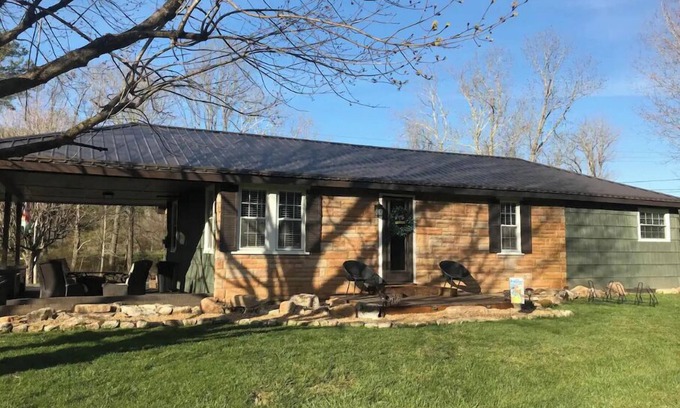 Damascus Cottage | TrailSide Cottage, Damascus VA- directly on the Virginia Creeper Trail