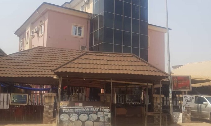Nnewi House | Train Station Bar & Lounge with Lodging