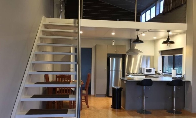 Whakatu Apartment | Tramal Studio Apartment semi rural outlook.