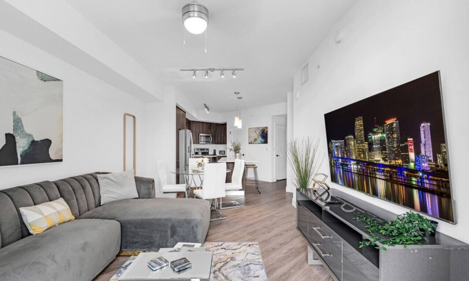 Doral Apartment | Tranquil 1 Bed Escape in Doral W/Free Parking