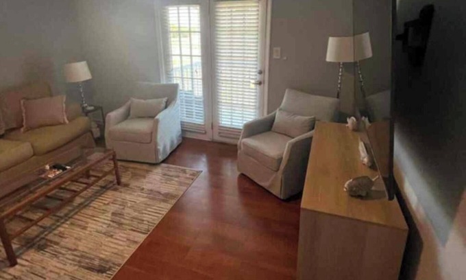 Gulf Park Estates Condo | Tranquil 2-bedroom condo in Ocean Springs with fitness room, WiFi