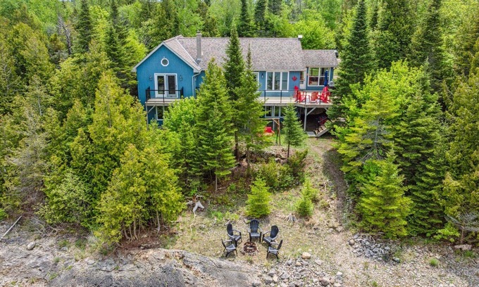 Lion's Head Cottage | Tranquil 4BR Bayfront Island Retreat