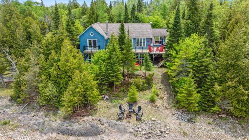 Lion's Head House | Tranquil 4br Waterfront Island Retreat