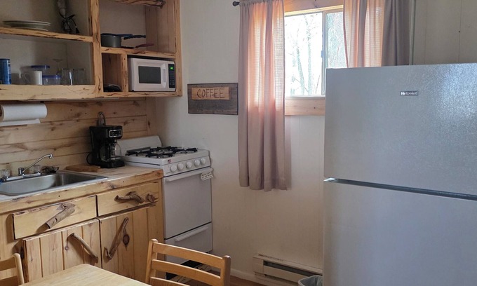 Cedaredge Cabin | Tranquil Aspen Retreat with Full Kitchen & Cozy Charm at the Cedaredge Lodge.