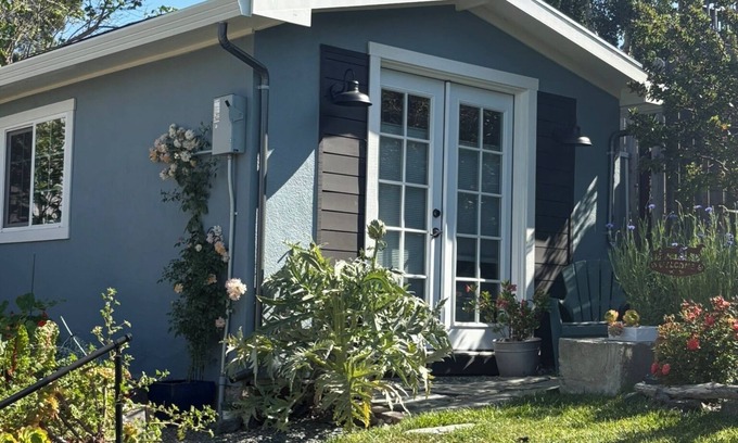 San Pablo Cottage | Tranquil garden cottage with WiFi in San Pablo