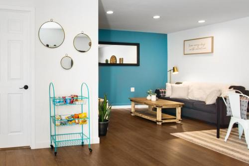 Valley Village House | Tranquil Getaway Retreat Sleeps 8 Guest Home