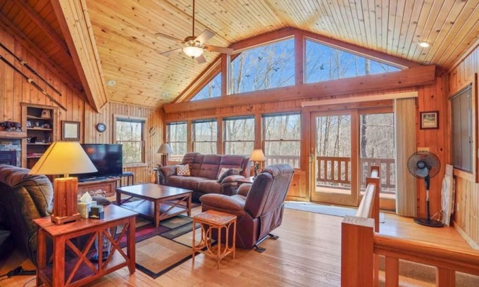 Davis Cabin | Tranquil Haven Mountain Retreatn very Private! pets welcome.