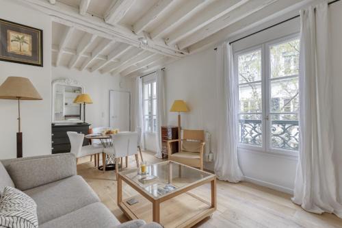 Saint-Thomas-d'Aquin Apartment | Tranquil Heaven up to 4 guests - Heart of Paris 07