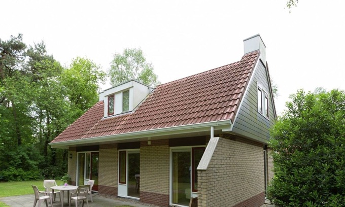 Lemele House | Tranquil Holiday Home in Lemele with Terrace