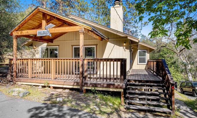 Groveland House | Tranquil home near Yosemite National Park with golf, shared pool, & tennis