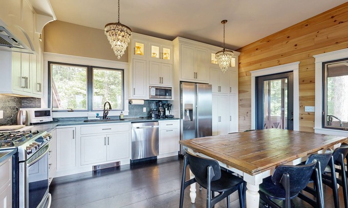 Quechee Cabin | Tranquil & renovated dog-friendly home with mountain views, W/D, AC