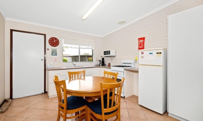 Mount Clarence Apartment | Tranquil retreat on Middleton Road, mid-way between the city and the sea!