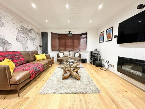 Chapeltown House | Tranquil Retreat Spacious 4-Bedroom Family Home