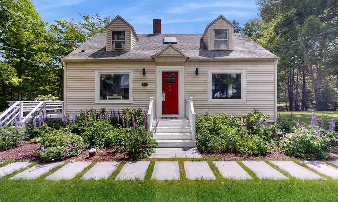 Trevett House | Tranquil Seaside Cottage with Spectacular Views, Wifi & Washer/Dryer