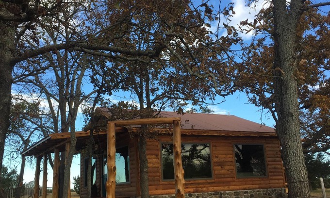 Tishomingo Cabin | Tranquil, secluded, rustic-chic B&B cabin close to Blue River. Central H&A