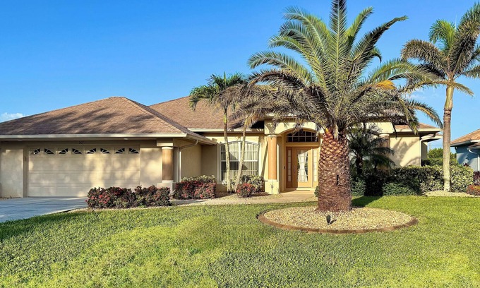 Pinehurst House | Tranquility by the beach🌴 3 bed 2.5 high ceilings open 2550 SF heated pool spa