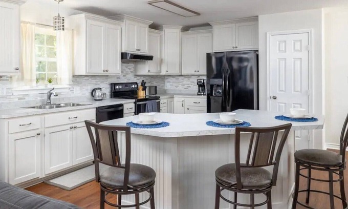 Cibolo House | Tranquility in the City, 6 BR, Backyard Oasis