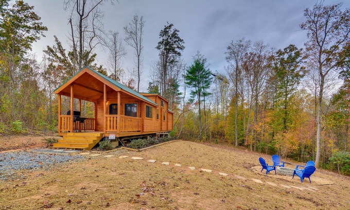 Traphill Cabin | Traphill Cabin Retreat w/ Scenic View & Fire Pit!