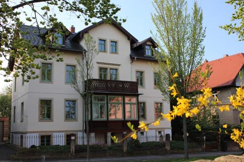 Strehlen Apartment | Traumhafte Etagenwohnung in Günderzeitvilla