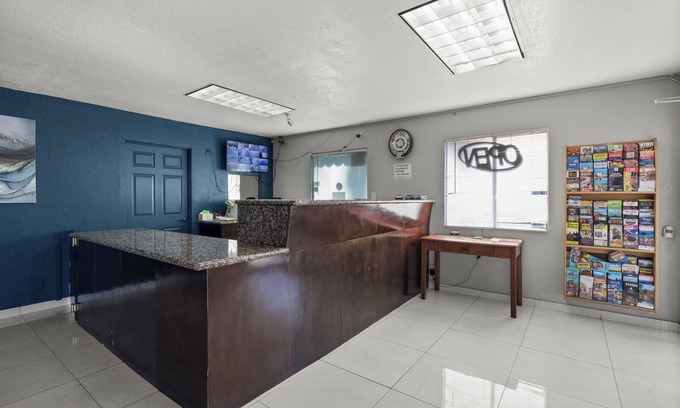 Alhambra House | Travel Inn - In Phoenix (Alhambra)