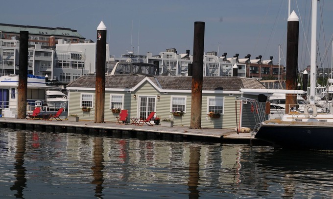 Thompson Square - Bunker Hill Boat Rental | Travelers Choice Best of Boston Houseboat Suite 1!