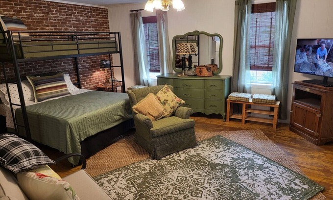 Shelbyville Apartment | Traveling Professionals are welcome at the Shelby Wharf