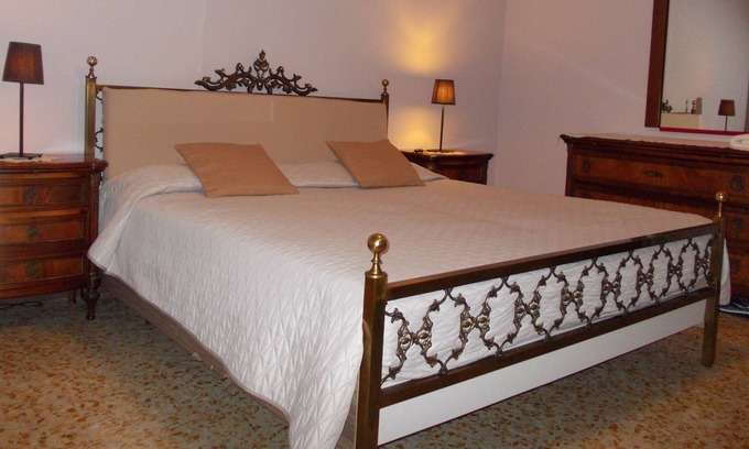 Treviso Bed & Breakfast | Travellers Lodge B&B