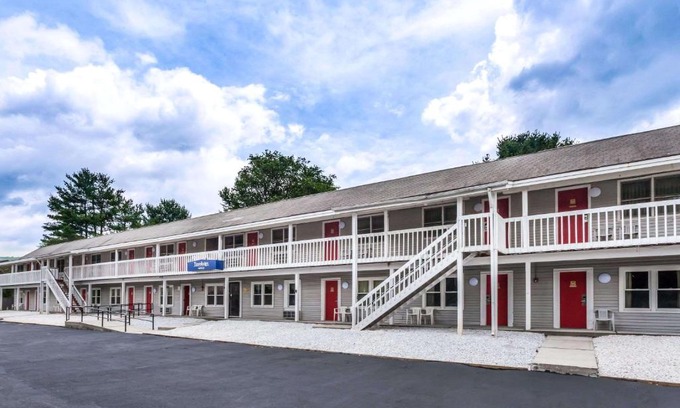 Great Barrington Hotel | Travelodge by Wyndham Great Barrington Berkshires