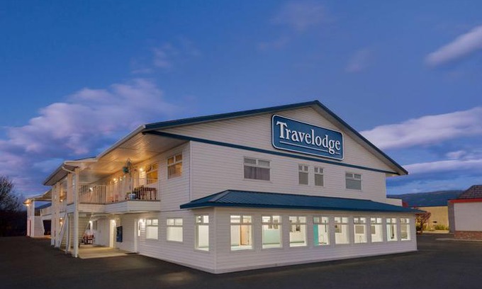 Salmon Arm Hotel | Travelodge by Wyndham Salmon Arm BC