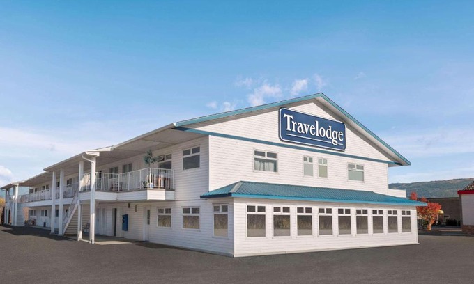 Salmon Arm Hotel | Travelodge by Wyndham Salmon Arm BC