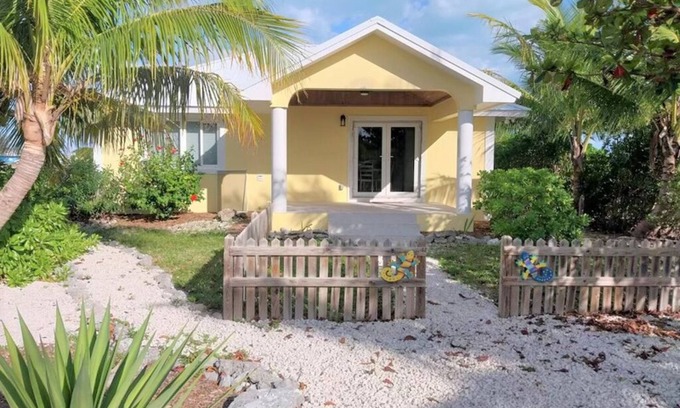 Treasure Cay House | Treasure Cay Marina View with Boat Slip